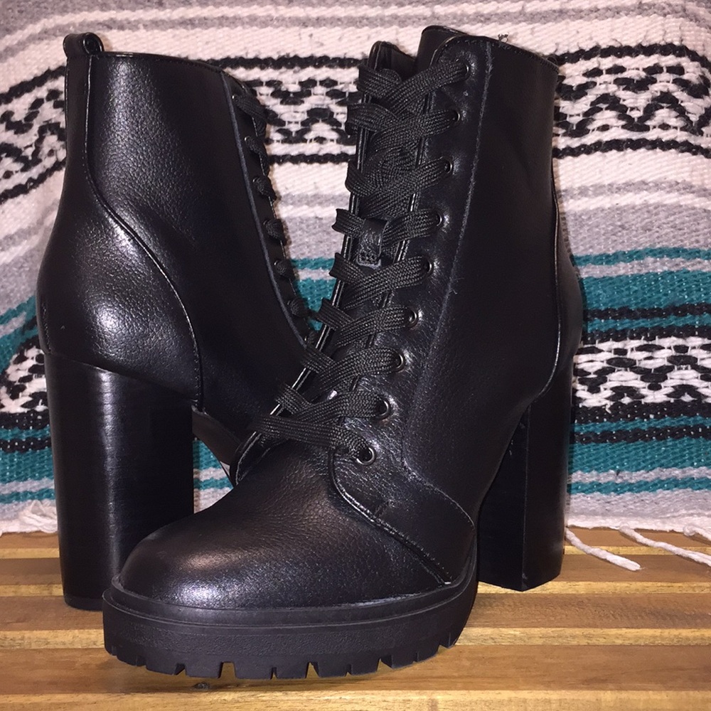 (SOLD) Steve Madden High-heel Boots